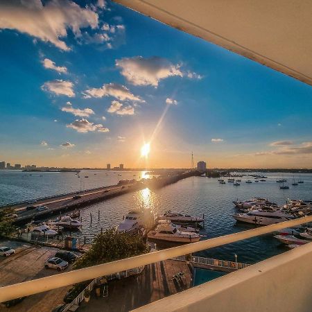 Bayfront Apartment Breathtaking Views- One Bedroom W Balcony- Living Room -Free Parking Miami Beach Eksteriør billede