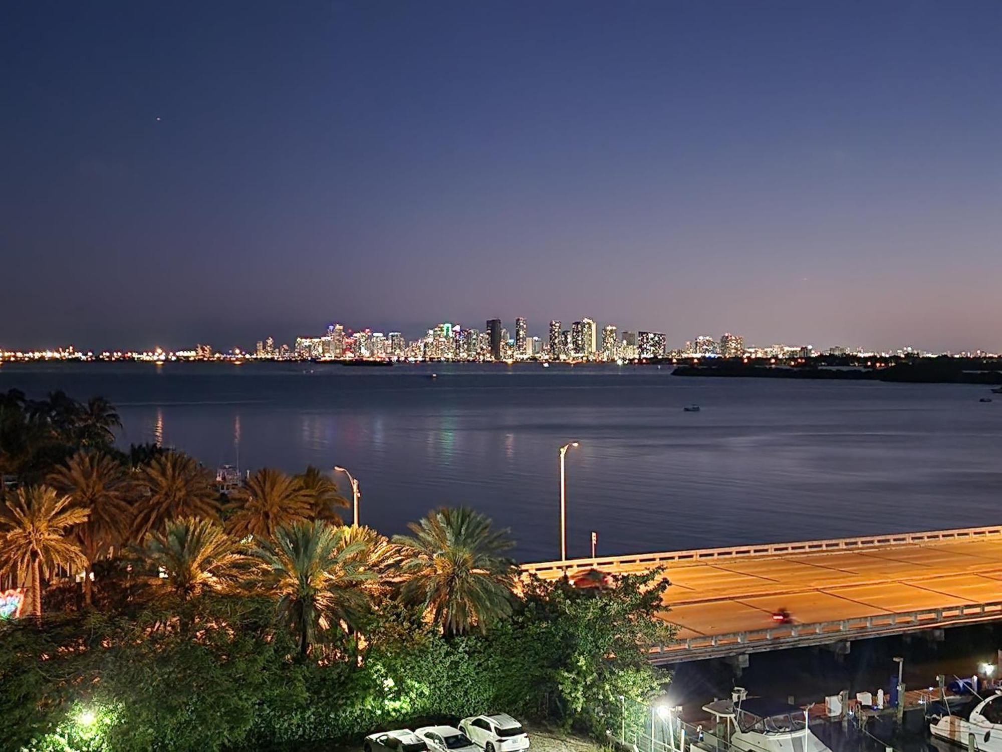 Bayfront Apartment Breathtaking Views- One Bedroom W Balcony- Living Room -Free Parking Miami Beach Eksteriør billede