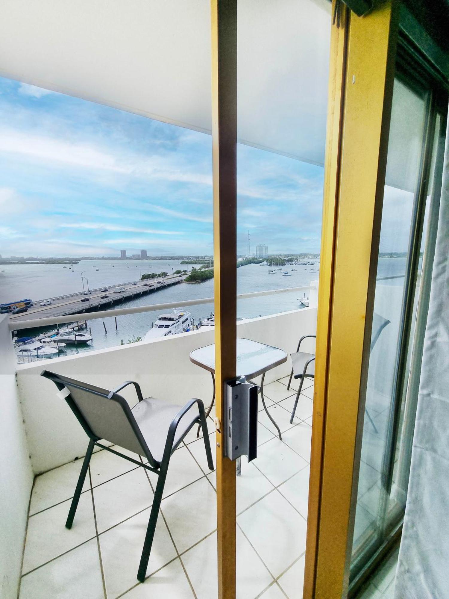 Bayfront Apartment Breathtaking Views- One Bedroom W Balcony- Living Room -Free Parking Miami Beach Eksteriør billede